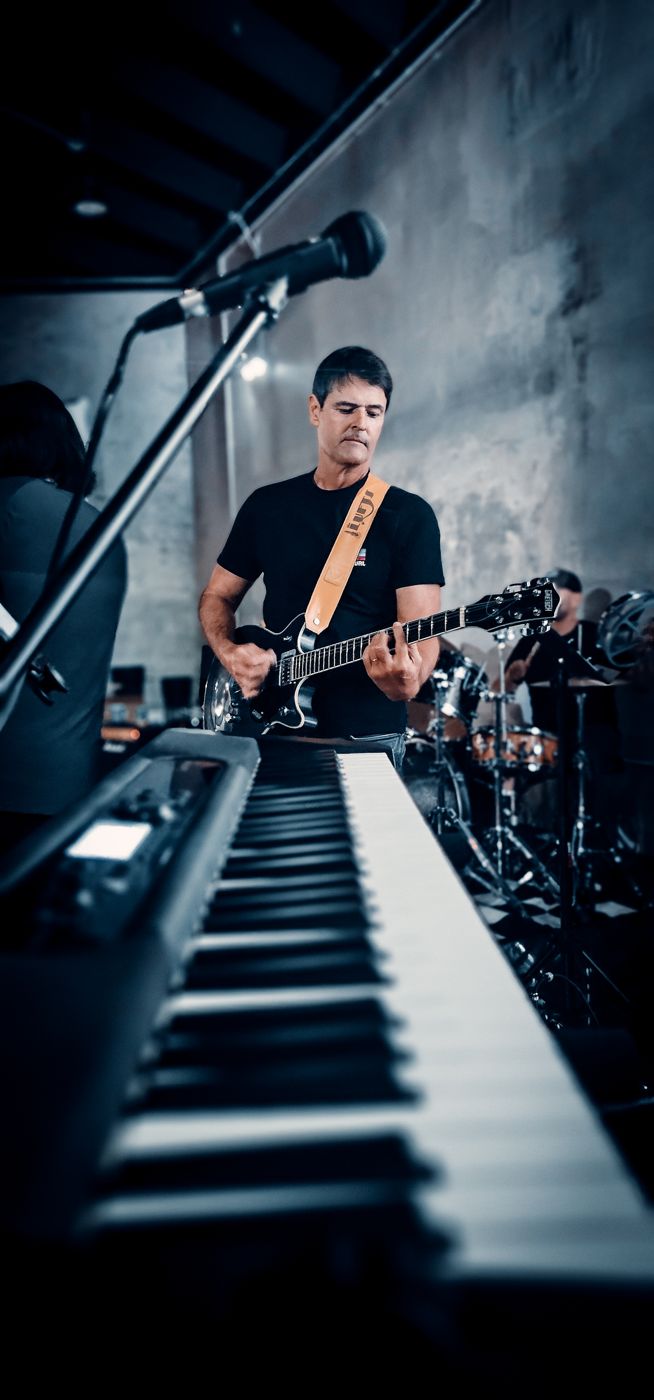 Guitarist behind the keyboard at the mic